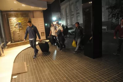 Los planteles de Argentina XV y Toulon llegaron a Tucumán para la revancha en Lawn Tennis