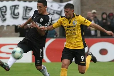 Riestra mantuvo su arco en cero y ascendió a la B Nacional