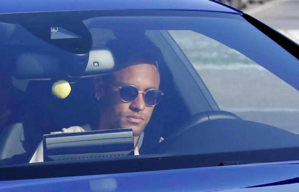 DE ÍDOLO A VILLANO. En Barcelona tomaron como una traición la decisión de Neymar, al que borraron de las publicidades. Reuters