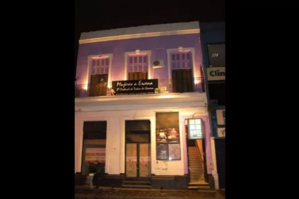 Llega Mujeres a Escena