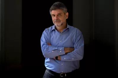 Los bolsos de José López embarran todo lo que hicimos nosotros