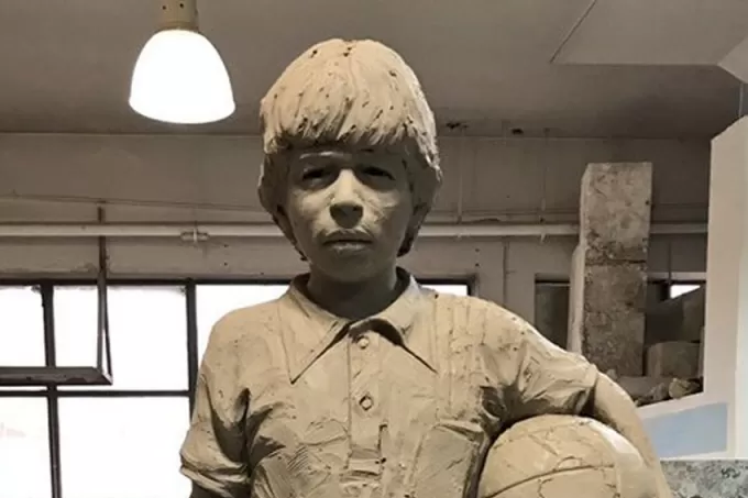 Inaugurarán una escultura de Maradona