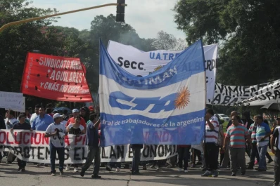 Movimientos sociales y gremios marchan contra el “ajuste”