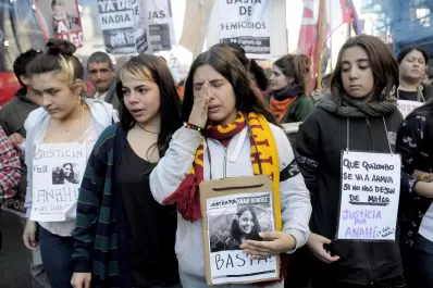 Dolor y bronca en la despedida de Anahí: qué se sabe hasta ahora sobre el crimen que conmueve al país