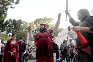 Una feria medieval sembró la fantasía en el parque 9 de Julio