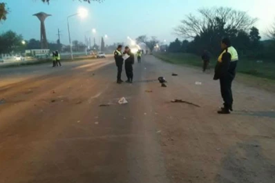 Chocaron dos motos y uno de los conductores fue arrastrado por un tercer vehículo