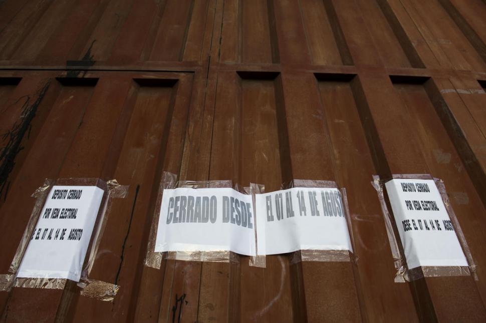 HASTA EL LUNES. Los galpones del Ministerio de Desarrollo Social, en la calle Guemes, permanecerán cerrados.  LA GACETA / FOTO DE DIEGO ARAOZ