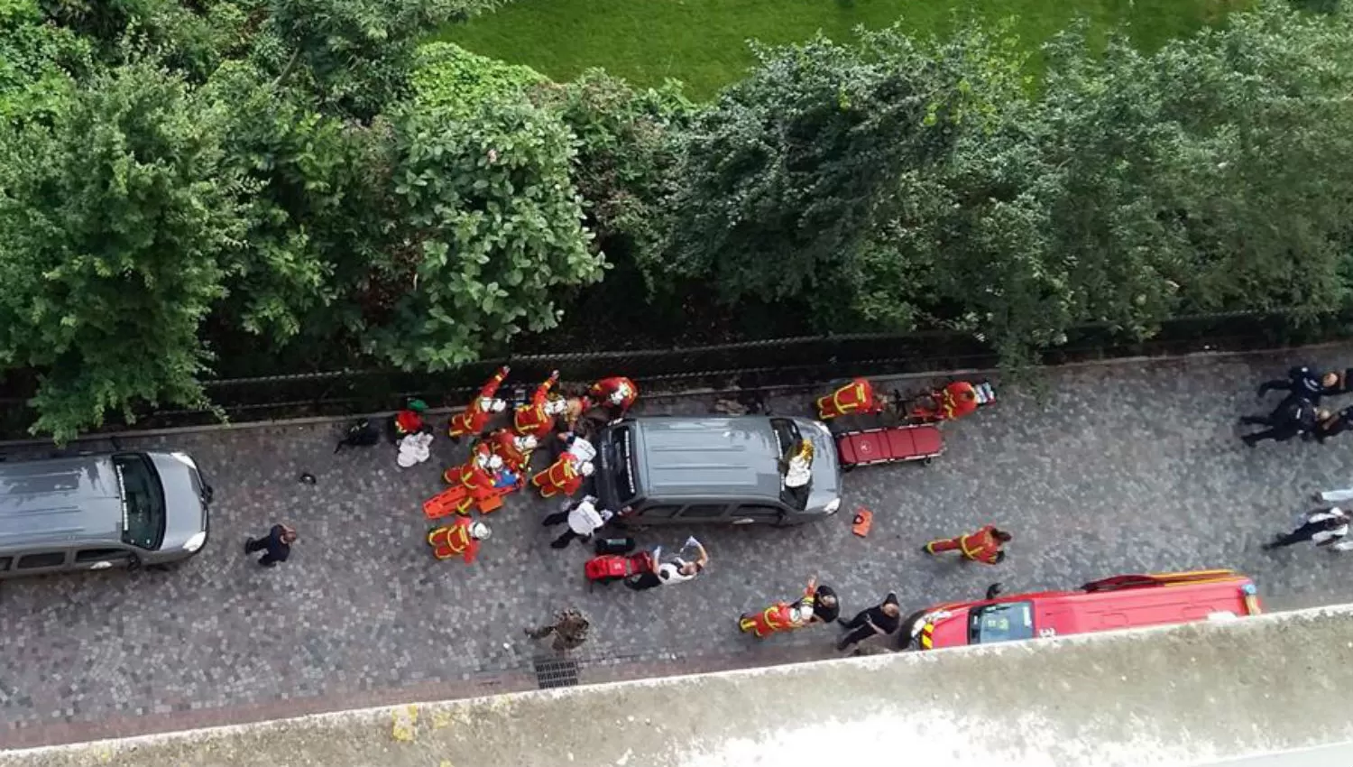 ATAQUE EN PARÍS: un vehículo atropelló a seis soldados. FOTO TOMADA DE LANACION.COM.AR