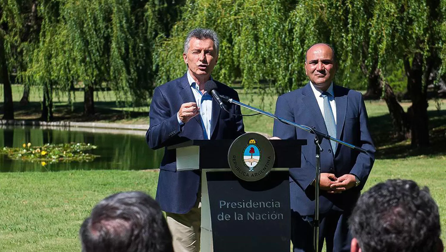 MACRI Y MANZUR. El presidente y el gobernador, durante un acto en la Quinta de Olivos. ARCHIVO