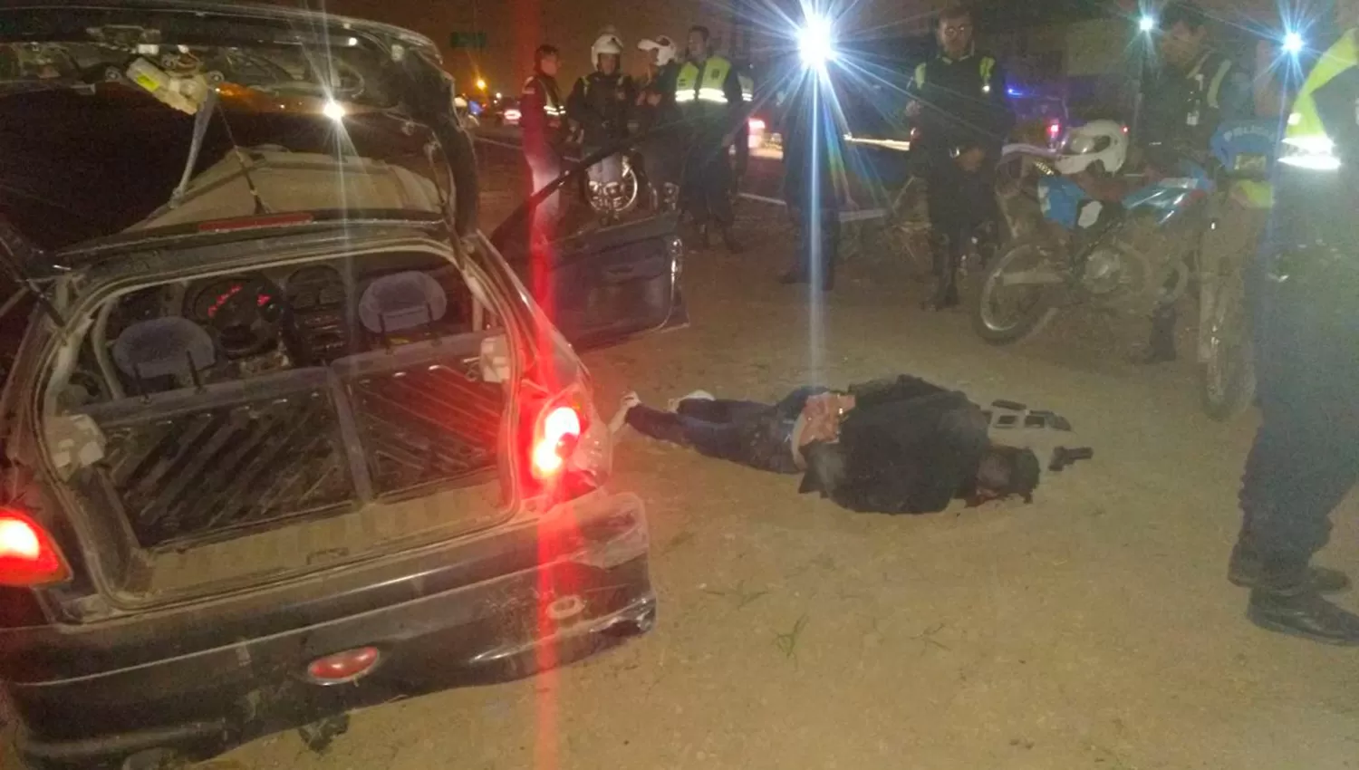 Un hombre armado protagonizó una extensa persecución hasta que volcó su auto en El Colmenar