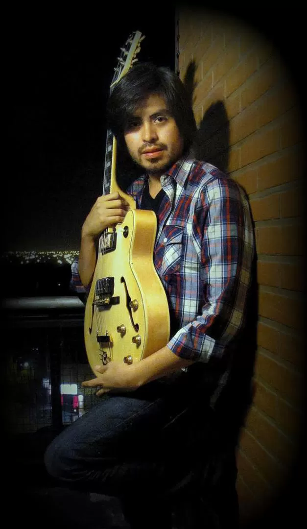 FUSIONADO. Emilio Díaz y su guitarra se transforman en uno solo. Prensa.-