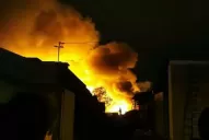 Un incendio en un aserradero de calle Asunción generó pánico: debieron evacuar las casas