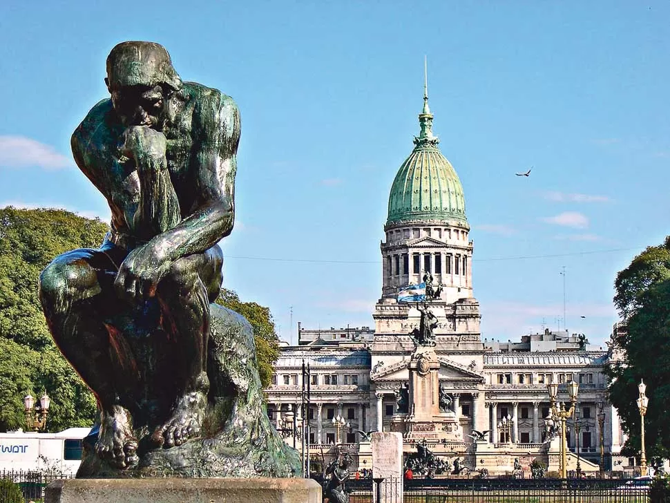 “EL PENSADOR”. El Congreso visto desde la réplica de la estatua de Rodin.