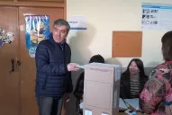 José Cano votó en el barrio Oeste II: votar siempre es una emoción