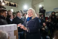 Elisa Carrió fue a votar con optimismo: “estamos muy bien en todo el país”