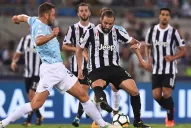 Gonzalo Higuaín fue comparado con un portaaviones por la prensa italiana