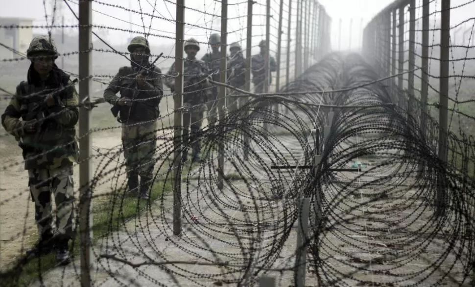 SEPARADOS. La frontera indo-pakistaní es de las más militarizadas del mundo. foto de archivo
