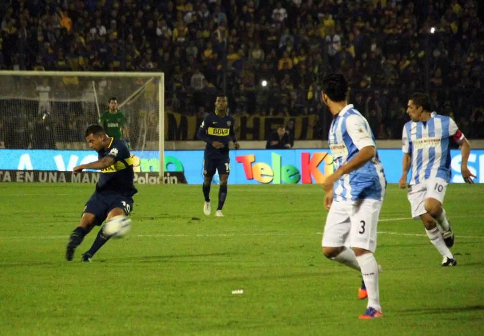 PRECISIÓN. El colombiano Edwin Cardona marcó el segundo gol del equipo de La Ribera y resultó desequilibrante. telam