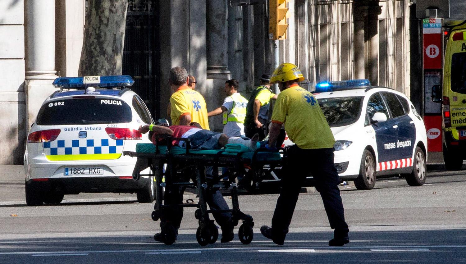 HORROR. Se estima que decenas de personas resultaron heridas por el atropellamiento masivo en Barcelona. TELAM
