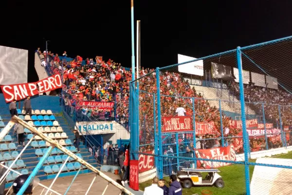 Los hinchas de Independiente se hacen sentir en El Monumental José Fierro