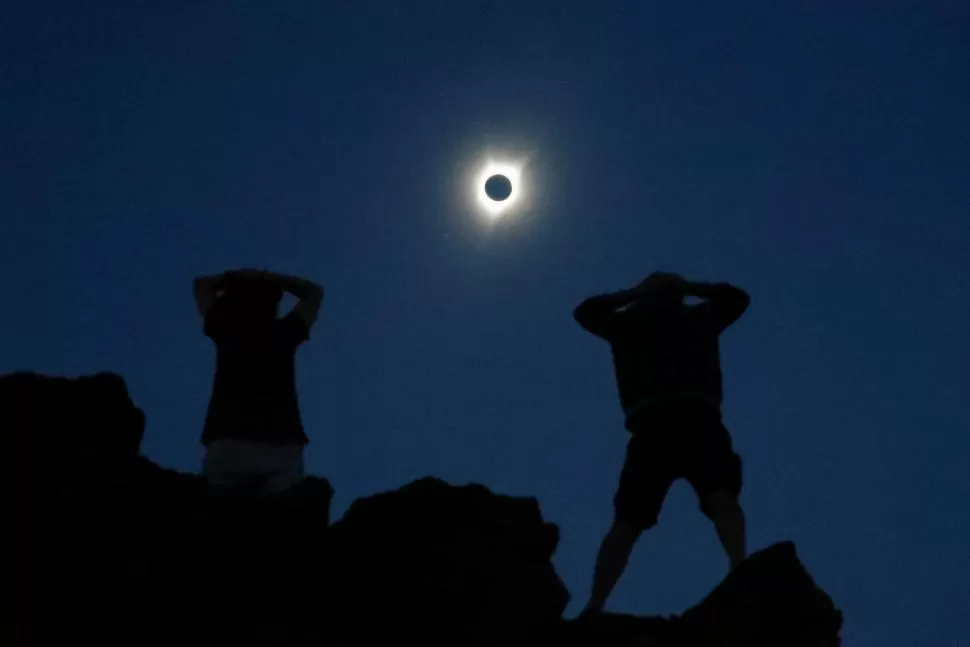 LA OSCURIDAD FUE TOTAL. En Mitchell (ciudad de Dakota del Sur) el eclipse se apreció en toda su magnitud. 