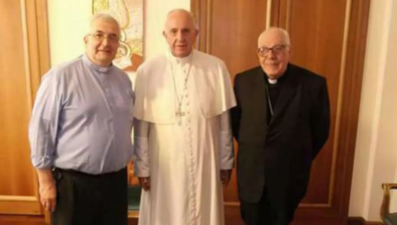EN ROMA. En octubre de 2016, el por entonces párroco de La Merced y el cardenal Luis Héctor Villalba, acompañaron al papa Francisco en la canonización del Cura Brochero.