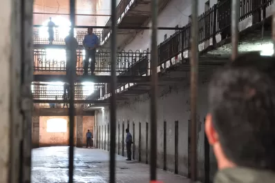 Doscientos presos realizan una huelga de hambre en el penal de Villa Urquiza