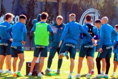 En San Lorenzo definen mañana el futuro del entrenador Diego Aguirre