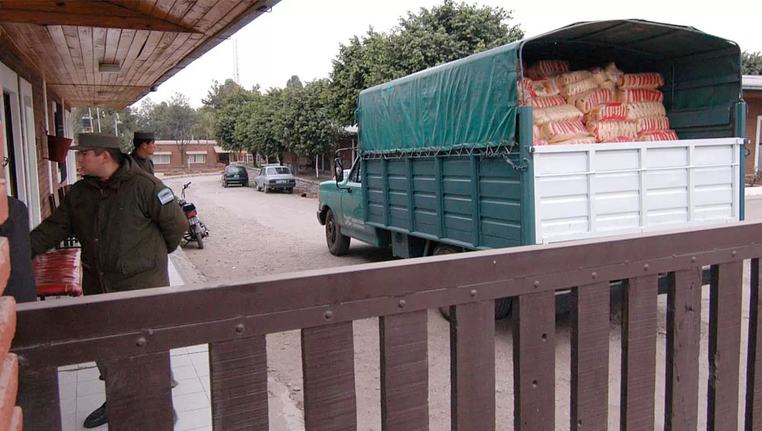 EN MAL ESTADO. Gendarmería secuestró los alimentos hallados en la fincha de Ferre en Burruyacu. ARCHIVO LA GACETA