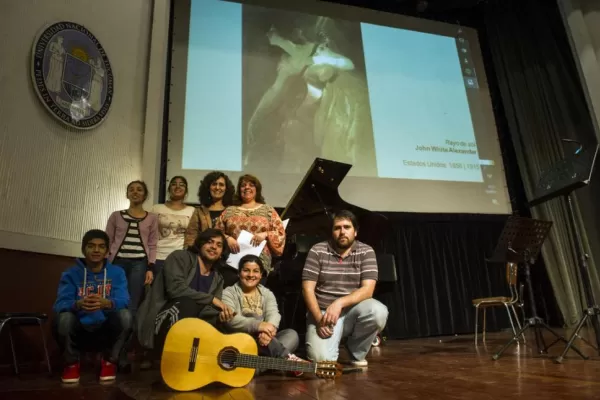 Un homenaje a cuatro siglos de mujeres volcadas al arte