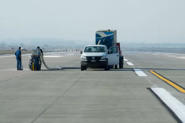 El avión que traerá a Macri será el primero en usar la nueva pista del aeropuerto