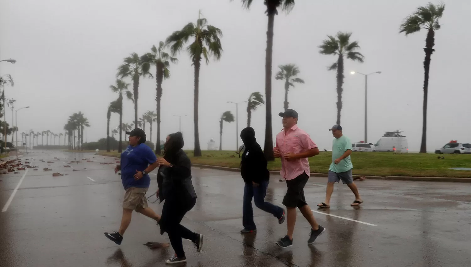 En vivo: el huracán Harvey tocó tierra y golpea con furia a Texas