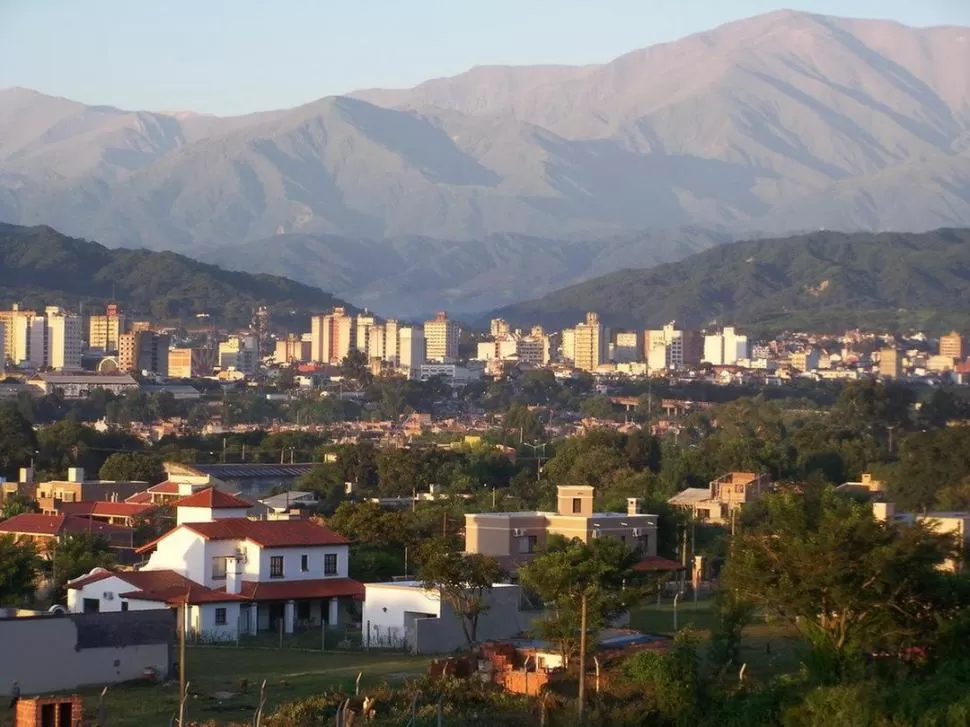EN ROJO. Según datos privados, Jujuy es la provincia del NOA más comprometida por su déficit fiscal. foto de archivo