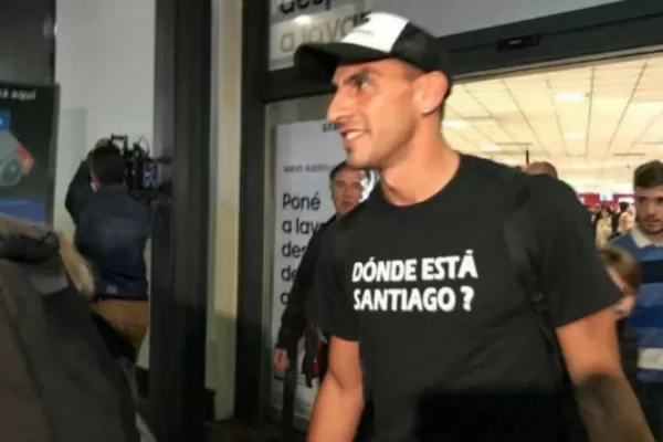 Eliminatorias: un jugador de la Selección llegó al país pidiendo por Santiago Maldonado