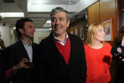 Cano sugirió que el gobernador será invitado al aeropuerto