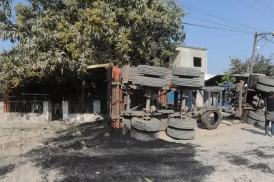 Un niño tironeó de la ropa de su hermano para evitar que lo aplastara un camión