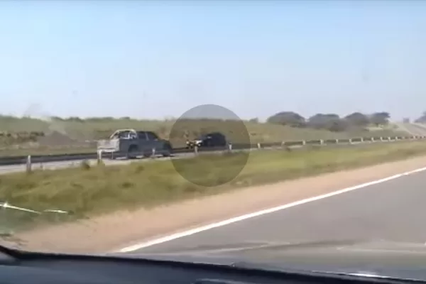 Este va a matar a alguien, pensó una mujer que esquivó a la camioneta que circulaba a contramano