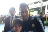 Messi no hizo caso al protocolo y cumplió el sueño de un niño