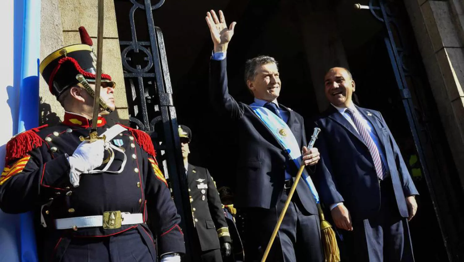 BICENTENARIO. El presidente y el gobernador, durante los festejos por los 200 años de la Independencia.