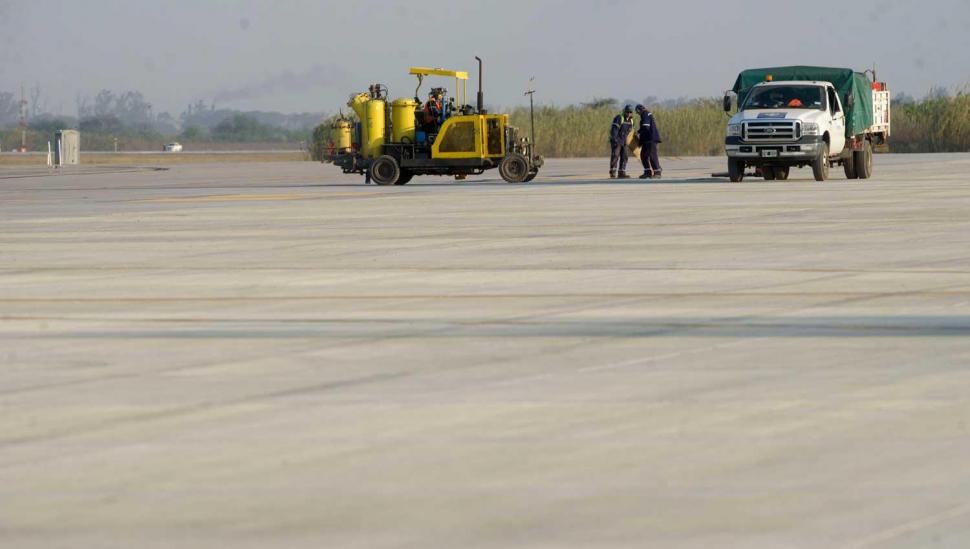 En su séptima visita, Macri rehabilita el aeropuerto