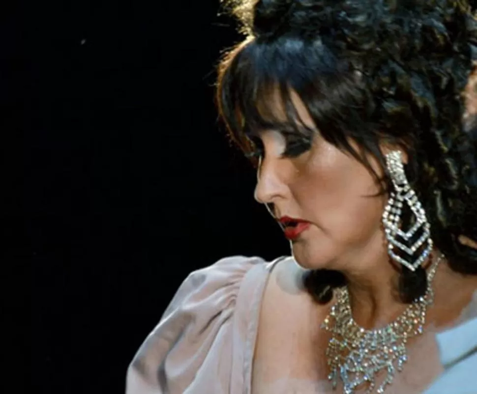 DESPEDIDA. Mónica Ferracani interpreta a Violetta Valery en “La Traviata”. ente cultural
