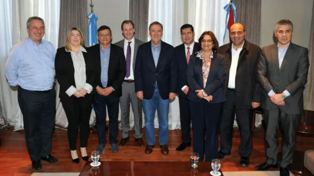 Manzur, junto con otros gobernadores peronistas. FOTO DE ARCHIVO. 