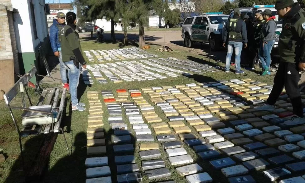 EL SECUESTRO. Los 800 paquetes de droga habían salido del norte salteño.  