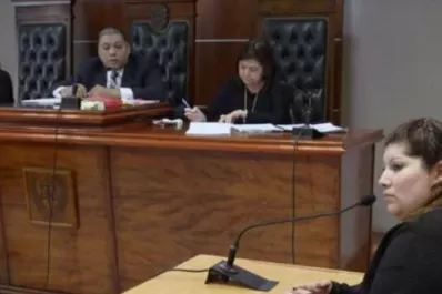 Piden prisión perpetua para una madre acusada de matar a golpes a sus dos hijas