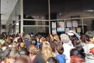 Sacaron turno en la Anses, no los atienden y protestan en 25 de Mayo y Córdoba