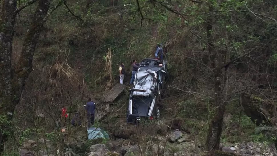 Una camioneta se desplomó en la ruta que conduce a Tafí del Valle