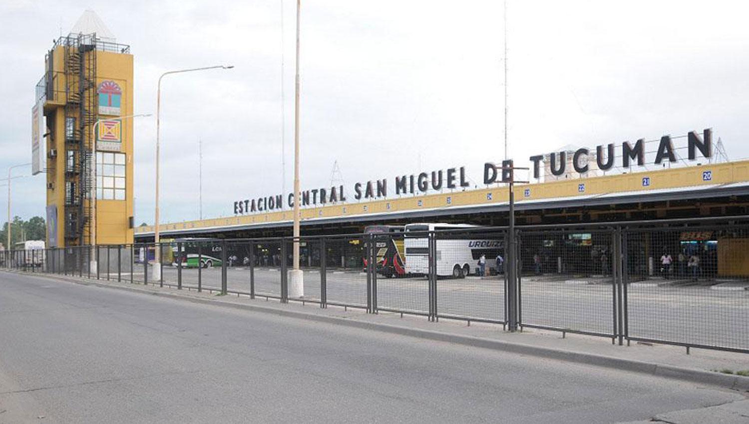 TERMINAL. Vista de la terminal tucumana desde la avenida Wenceslao Posse. ARCHIVO