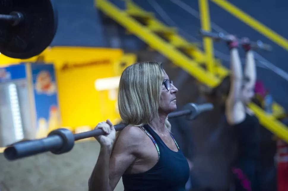 Constanza Palma (55 años) encontró en el CrossFit su actividad física favorita LA GACETA / FOTOS DE DIEGO ARÁOZ.-   