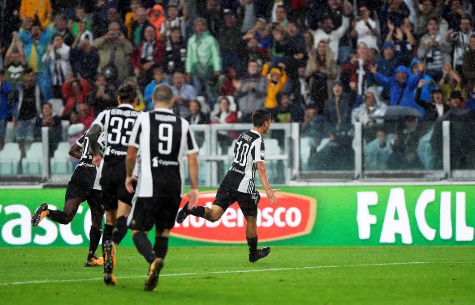 TÍPICA. Dybala (10) no pudo marcar con la Selección pero sí lo hace en Juventus. 