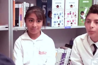 ¡Feliz día! Alumnos tucumanos homenajean a sus maestros